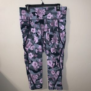 Camo/floral cropped leggings